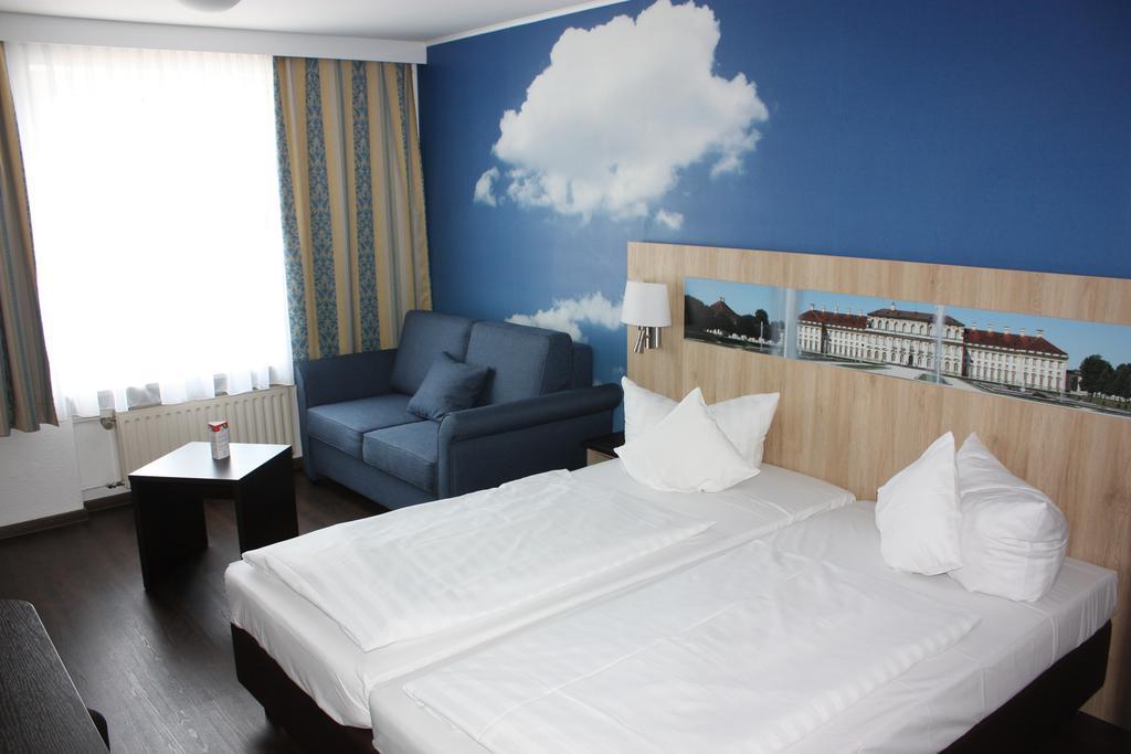 Hotel Blauer Karpfen Oberschleissheim Phòng bức ảnh