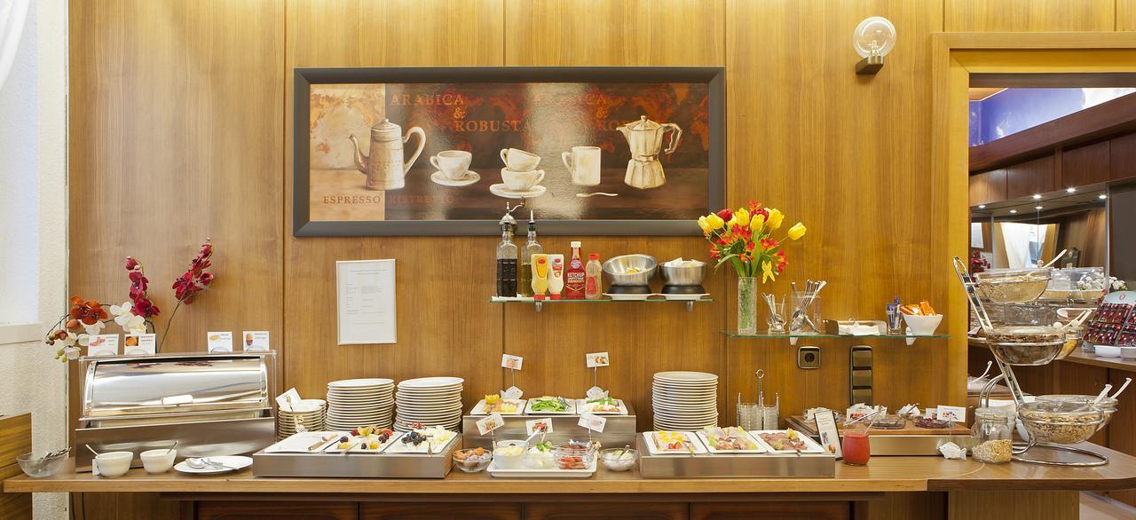Hotel Blauer Karpfen Oberschleissheim Ngoại thất bức ảnh