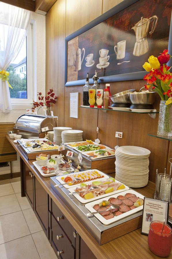 Hotel Blauer Karpfen Oberschleissheim Ngoại thất bức ảnh
