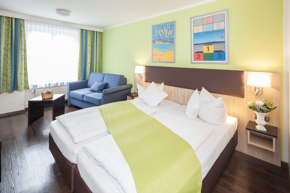 Hotel Blauer Karpfen Oberschleissheim Ngoại thất bức ảnh