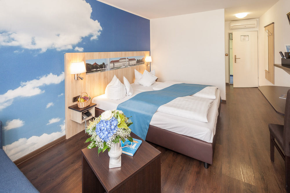 Hotel Blauer Karpfen Oberschleissheim Ngoại thất bức ảnh