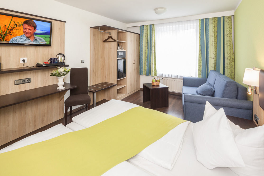 Hotel Blauer Karpfen Oberschleissheim Ngoại thất bức ảnh