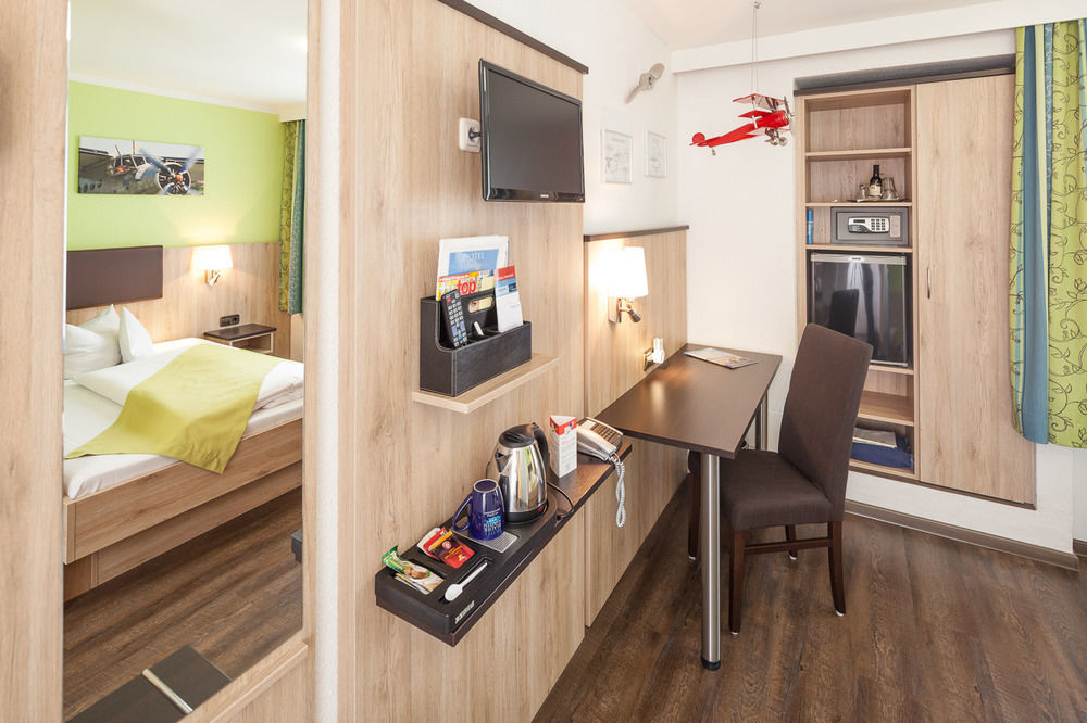 Hotel Blauer Karpfen Oberschleissheim Ngoại thất bức ảnh