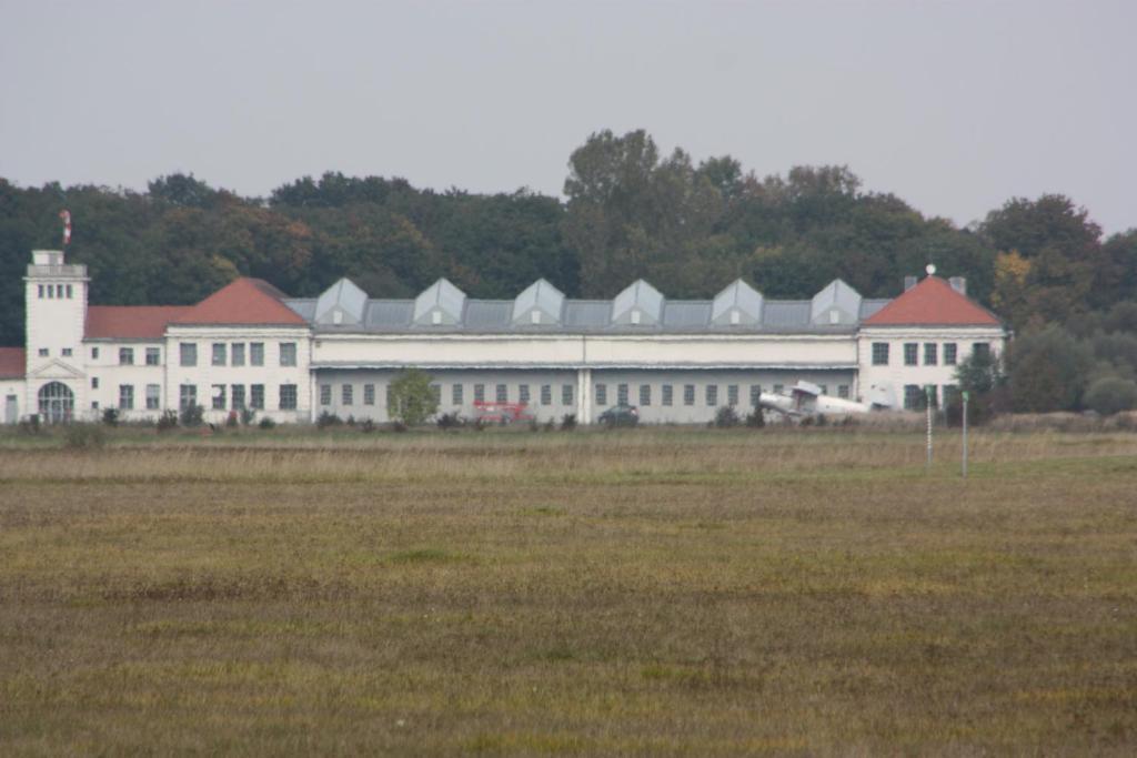 Hotel Blauer Karpfen Oberschleissheim Ngoại thất bức ảnh