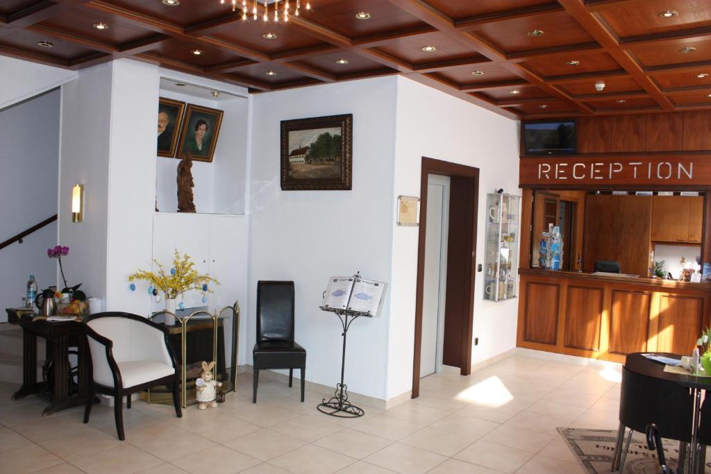 Hotel Blauer Karpfen Oberschleissheim Ngoại thất bức ảnh