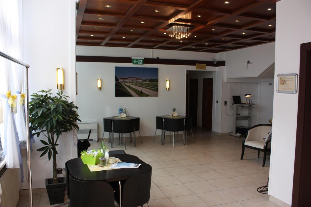 Hotel Blauer Karpfen Oberschleissheim Ngoại thất bức ảnh