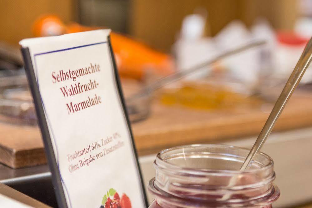 Hotel Blauer Karpfen Oberschleissheim Ngoại thất bức ảnh