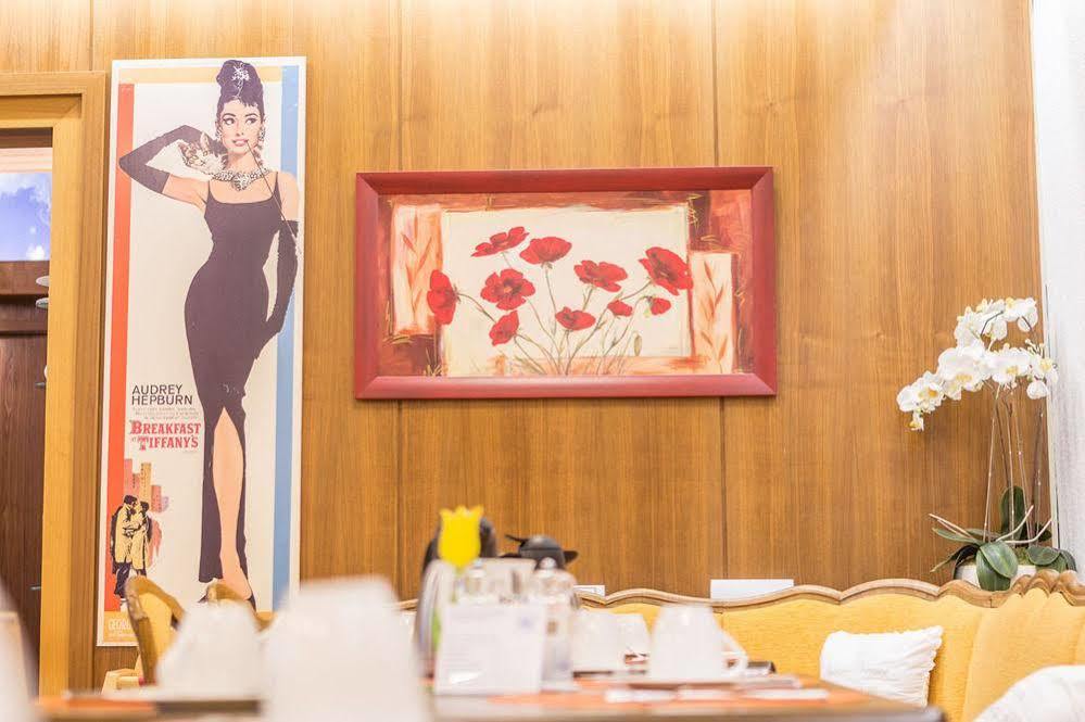 Hotel Blauer Karpfen Oberschleissheim Ngoại thất bức ảnh