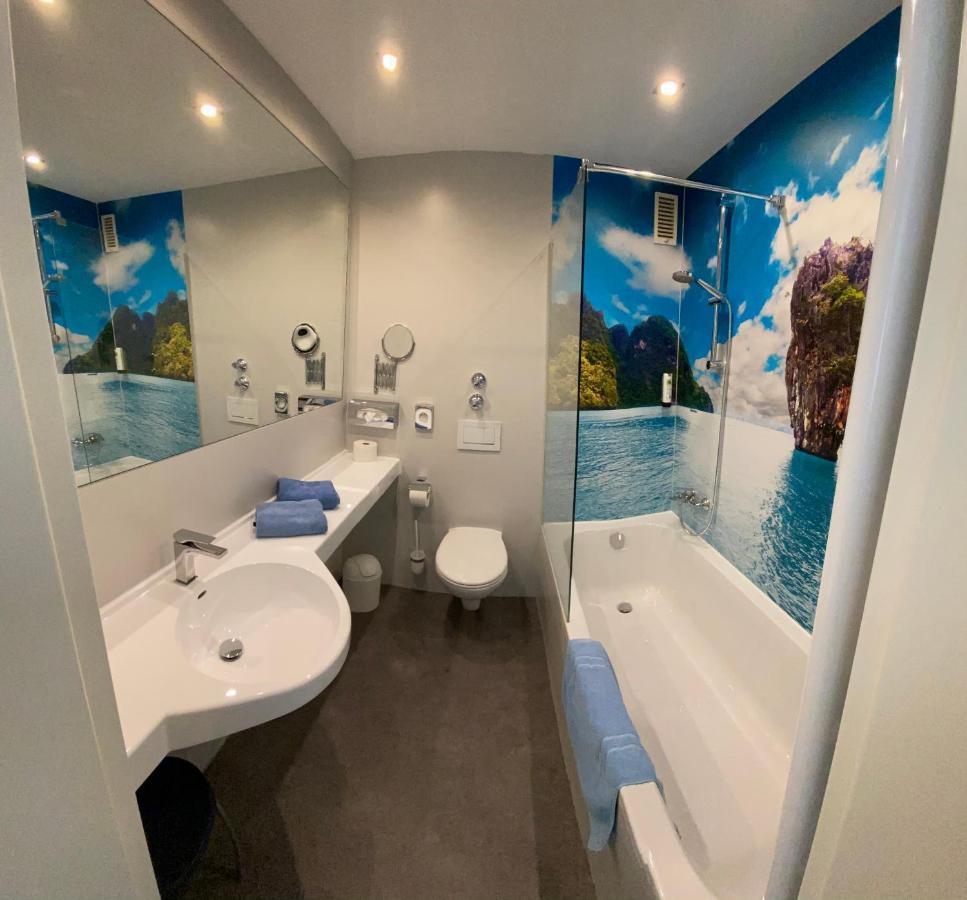 Hotel Blauer Karpfen Oberschleissheim Ngoại thất bức ảnh